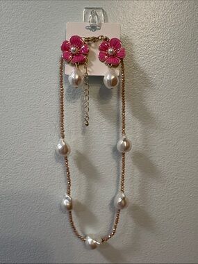 Cute Pearl & Flower earrings & necklace set